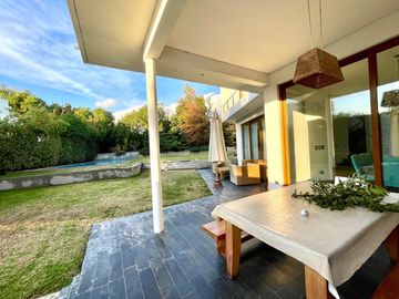 CASA MEDITERRÁNEA 4 DORM + ESCRITORIO + SERVICIO LOS BOSQUES