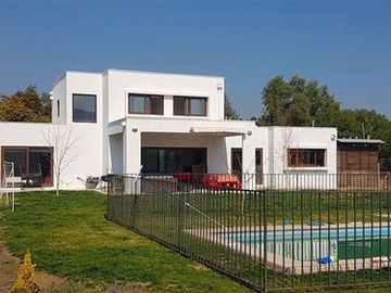 VENTA CASA POLO MANQUEHUE PIEDRA ROJA 4 DORMITORIOS + OFICIN