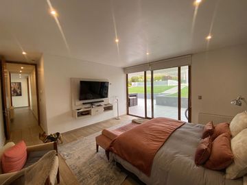 VENTA ESPECTACULAR CASA PIEDRA ROJA NO PERIMETRAL 5DORMITORI