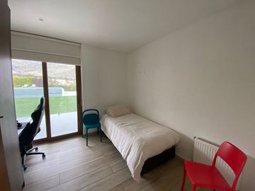 VENTA ESPECTACULAR CASA PIEDRA ROJA NO PERIMETRAL 5DORMITORI
