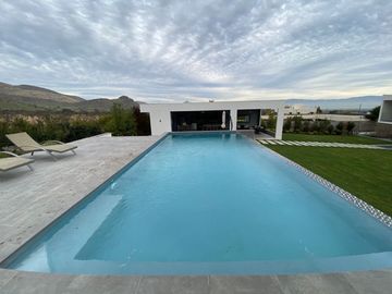 VENTA ESPECTACULAR CASA PIEDRA ROJA NO PERIMETRAL 5DORMITORI