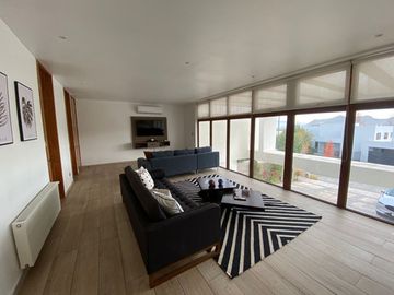 VENTA ESPECTACULAR CASA PIEDRA ROJA NO PERIMETRAL 5DORMITORI
