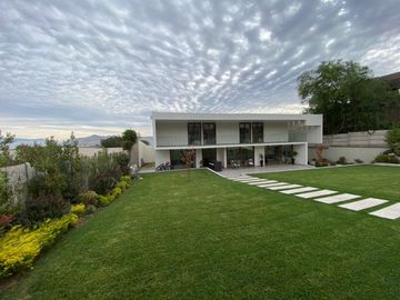 VENTA ESPECTACULAR CASA PIEDRA ROJA NO PERIMETRAL 5DORMITORI