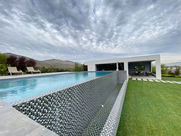 VENTA ESPECTACULAR CASA PIEDRA ROJA NO PERIMETRAL 5DORMITORI