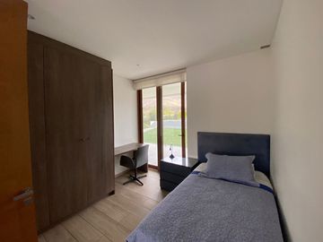 VENTA ESPECTACULAR CASA PIEDRA ROJA NO PERIMETRAL 5DORMITORI