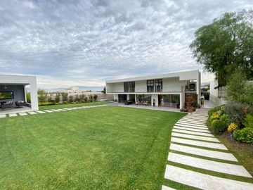 VENTA ESPECTACULAR CASA PIEDRA ROJA NO PERIMETRAL 5DORMITORI