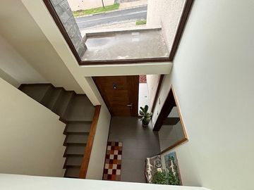 ESTUPENDA CASA CHAMISERO 4 DORM (2 EN SUITE) + PISCINA