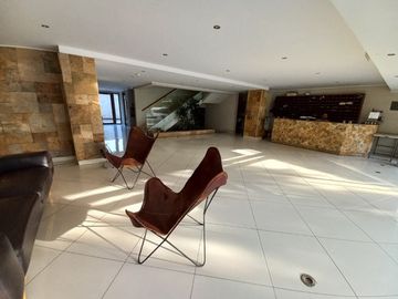SE VENDE MODERNO DEPTO 1D 1B CERCANO AL ALTO LAS CONDES