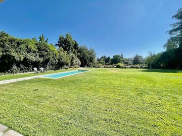 CLUB DE GOLF BRISAS DE CHICUREO A ORILLA DE CANCHA