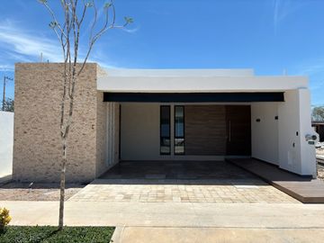 CASA EN VENTA EN PRIVADA CON AMENIDADES EN CHOLUL, MÉRIDA
