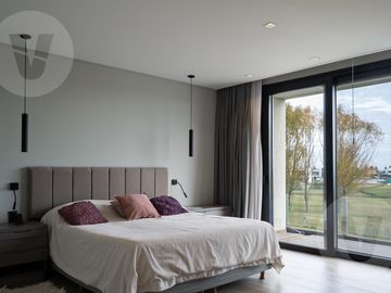 Casa en venta - Barrio Terralagos, Canning