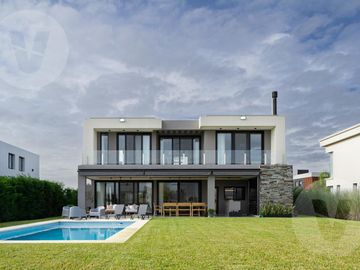 Casa en venta - Barrio Terralagos, Canning