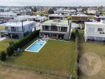 Casa en venta - Barrio Terralagos, Canning