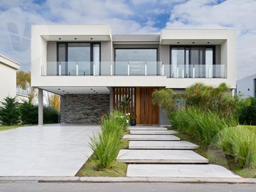 Casa en venta - Barrio Terralagos, Canning