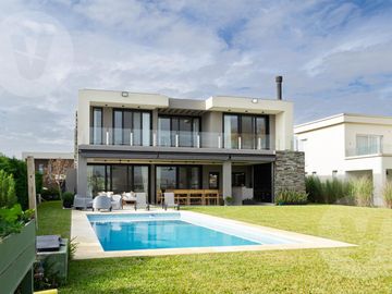 Casa en venta - Barrio Terralagos, Canning