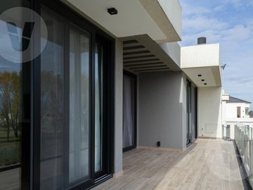 Casa en venta - Barrio Terralagos, Canning