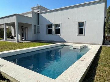 Casa en venta - 4 Dormitorios 3 Baños - Cochera - 600Mts2 - El Principado, San Vicente