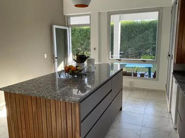 Casa en venta - 4 Dormitorios 3 Baños - Cochera - 600Mts2 - El Principado, San Vicente