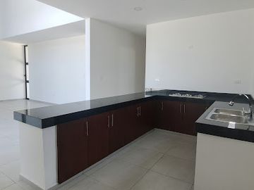 CASA EN VENTA  EN PRADERAS DEL MAYAB, CONKAL -  3 RECÁMARAS  Y ALBERCA