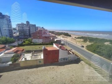 Muy comodo y confortable 3 ambientes con una hermosa vista al mar  desde sus ambientes!!