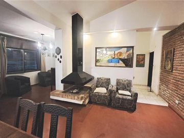 CASA VENTA 3 DORM BARRIO VILLA ALLENDE ZONA NORTE