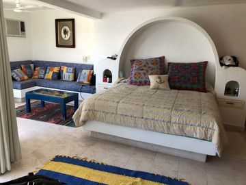 CASA EN TEQUESQUITENGO CON ACCESO AL  LAGO   -  1.1