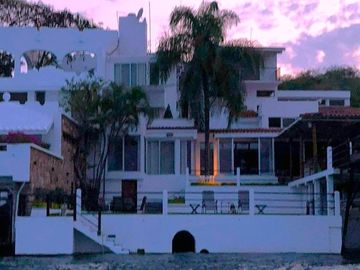 CASA EN TEQUESQUITENGO CON ACCESO AL  LAGO   -  1.1
