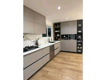 SE VENDE CASA EN VILLA LUCRE- ALTOS DE SAN RAFAEL REMODELADA 397m2 JP