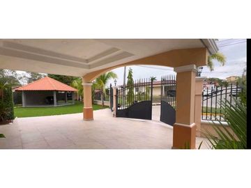 SE VENDE CASA EN VILLA LUCRE- ALTOS DE SAN RAFAEL REMODELADA 397m2 JP
