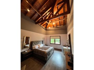 VENTA MANSIÓN EN ALTOS DEL GOLF