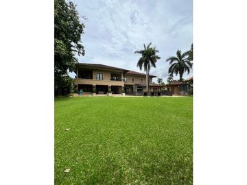 VENTA MANSIÓN EN ALTOS DEL GOLF