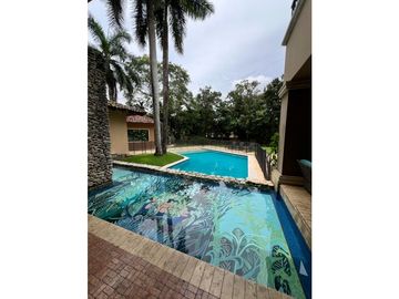 VENTA MANSIÓN EN ALTOS DEL GOLF