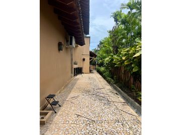 VENTA MANSIÓN EN ALTOS DEL GOLF