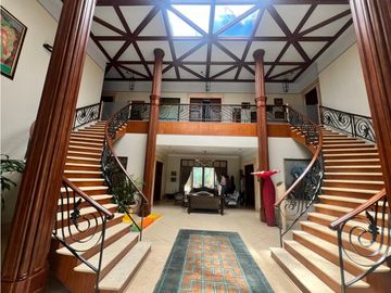 VENTA MANSIÓN EN ALTOS DEL GOLF