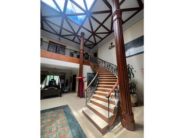 VENTA MANSIÓN EN ALTOS DEL GOLF