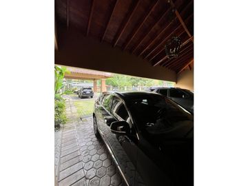 VENTA MANSIÓN EN ALTOS DEL GOLF