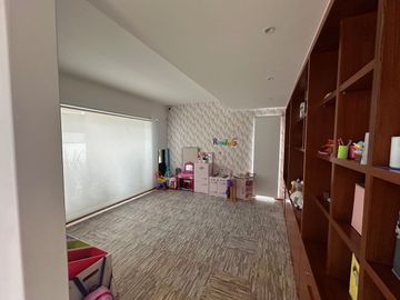 Excelente casa ubicada en Fairway