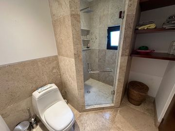 Excelente casa ubicada en Fairway