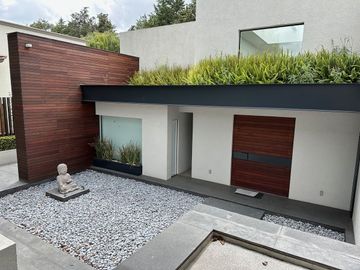 Excelente casa ubicada en Fairway
