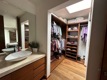 Excelente casa ubicada en Fairway