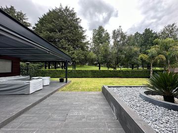 Excelente casa ubicada en Fairway