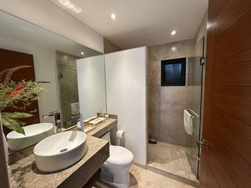 Excelente casa ubicada en Fairway