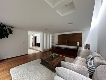 Excelente casa ubicada en Fairway