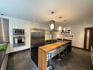 Excelente casa ubicada en Fairway