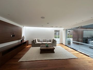 Excelente casa ubicada en Fairway