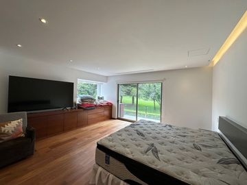 Excelente casa ubicada en Fairway