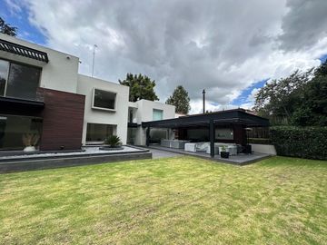 Excelente casa ubicada en Fairway