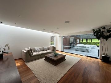 Excelente casa ubicada en Fairway