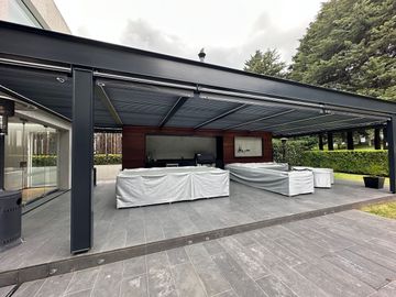 Excelente casa ubicada en Fairway
