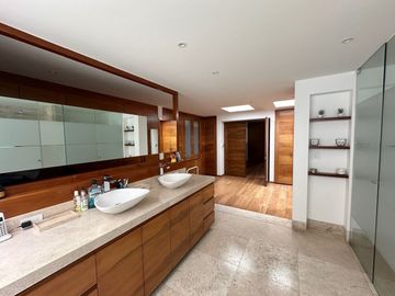 Excelente casa ubicada en Fairway